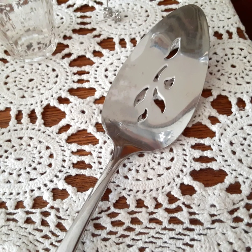 Oneida 1980s My Rose Pierced Pie Server